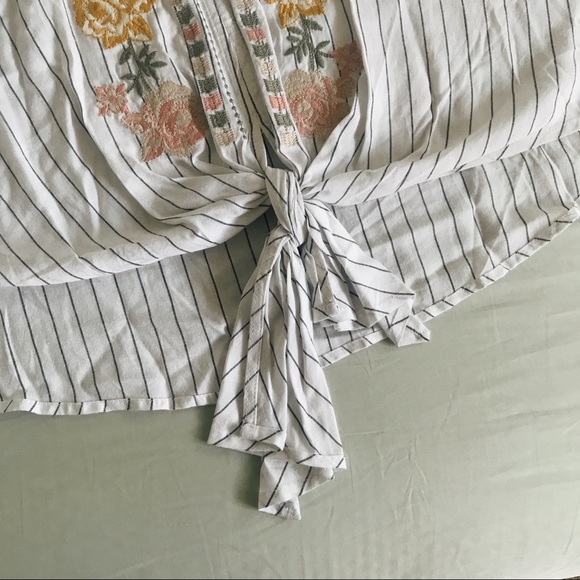 Floral V Neck Tee Baseball Stripe + Front Tie - Picture 3 of 5